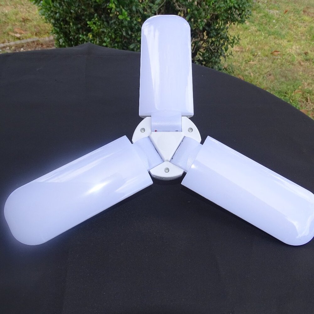 HYPE Universal Folding LED Light
